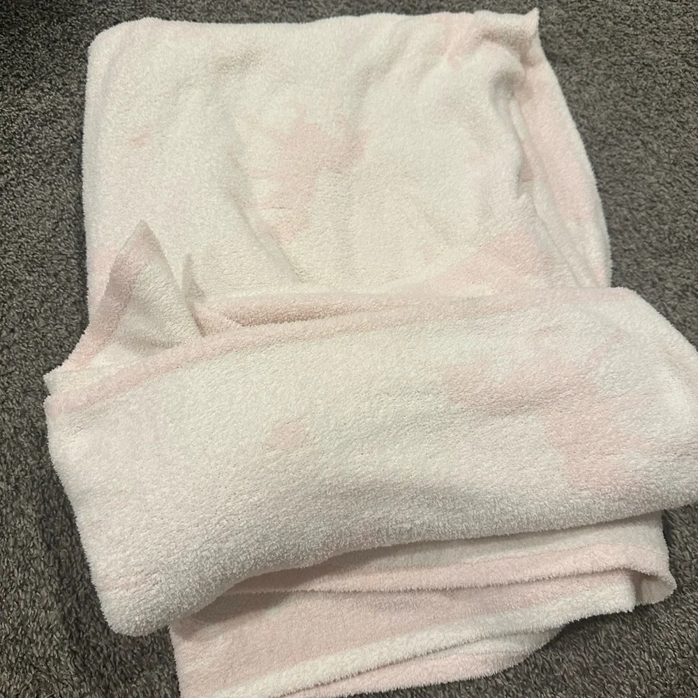 Soft throw blanket